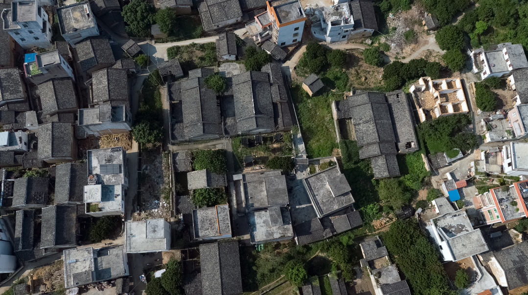 飞阅新农村：龙岗村一景--黎镇芳.png