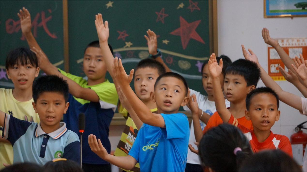 孩子们表演新学堂歌《长歌行》.png