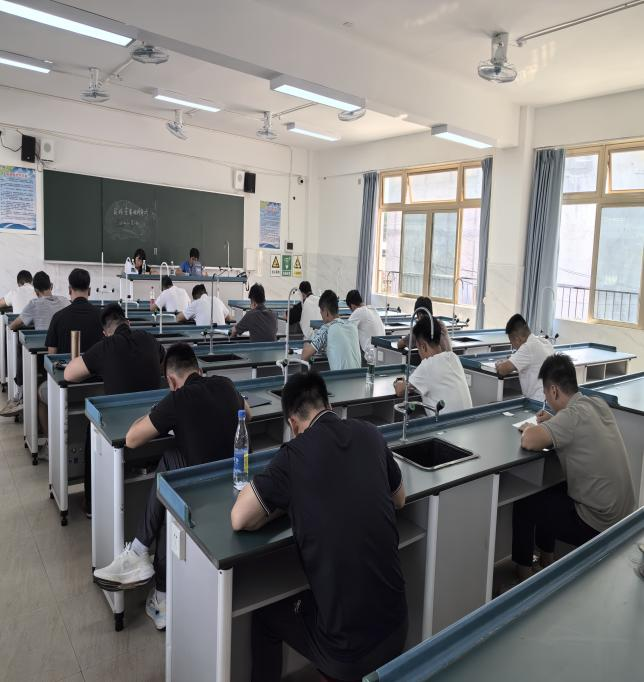 县教育局成功举办“青春云浮 三十而励”2024年校园足球教练员技能大赛3.png