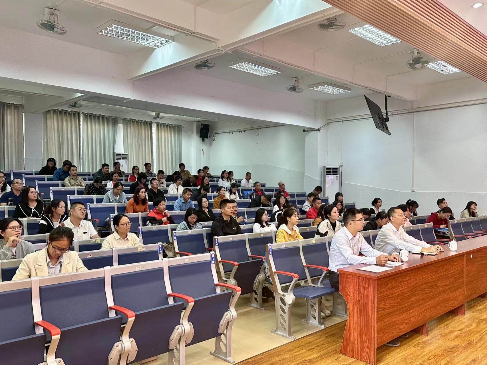 2024年郁南县教育系统党员发展对象培训班成功举办2.jpg