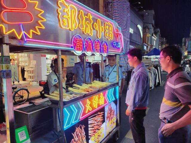 11.6县市场监管局：夜市肉制品专项检查守护“舌尖安全3.jpg