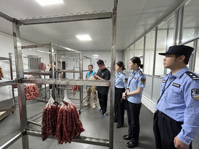 11.14联合郁南县公安局开展肉制品和食用农产品专项执法抽检1.jpg