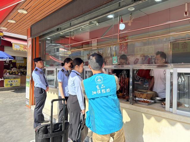 11.14联合郁南县公安局开展肉制品和食用农产品专项执法抽检2.jpg