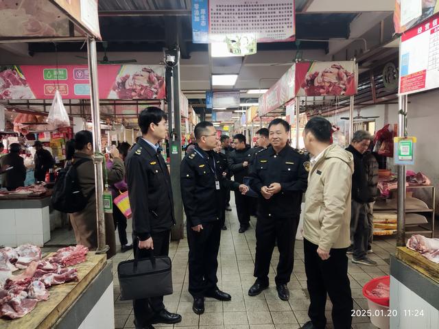 1.20龙圩区市场监管局到我县桂圩镇交流学习4.jpg