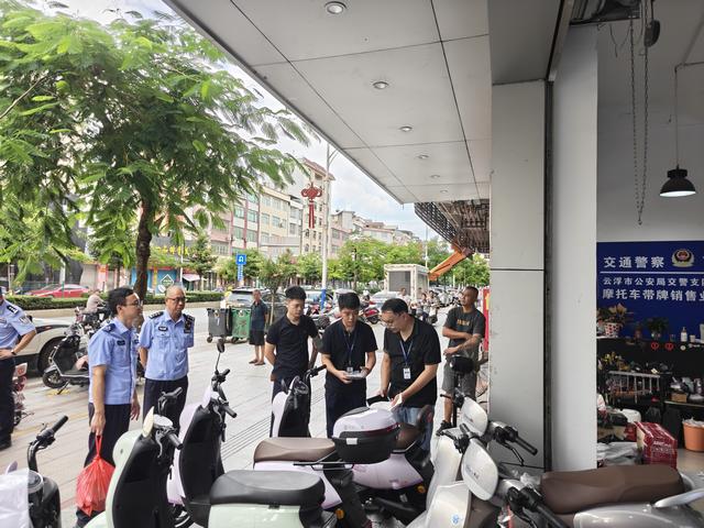 9.29,郁南县市场监督管理局开展中秋国庆节前专项检查 净化节日市场环境照片1.jpg