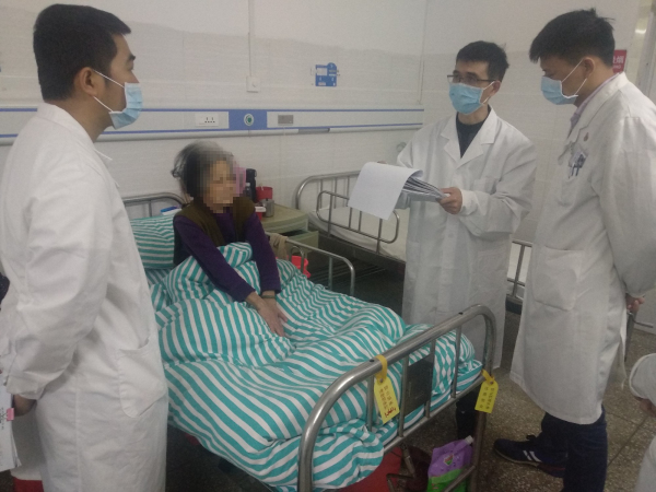 郁南县人民医院专家到桂圩镇卫生院开展业务指导和教学查房工作.jpg