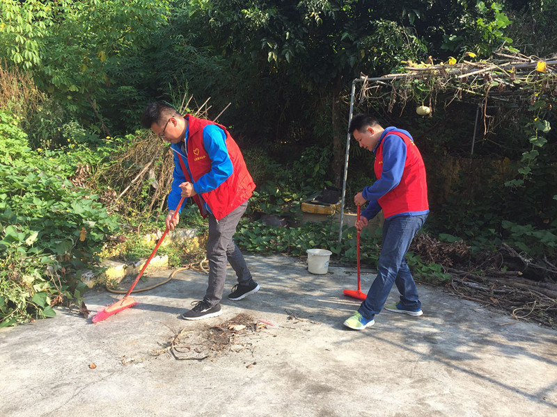 历洞镇志愿者到镇敬老院开展志愿服务活动 - 郁