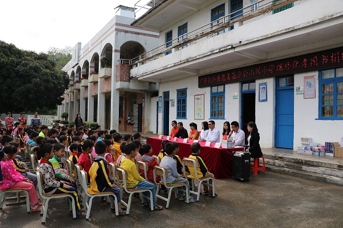 广东仁爱公益捐书 助力平台学子成长