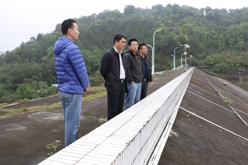 县领导赖鉴铭到平台镇调研乡村振兴、扫黑除恶