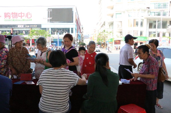 郁南:开展2019年《职业病防治法》宣传活动