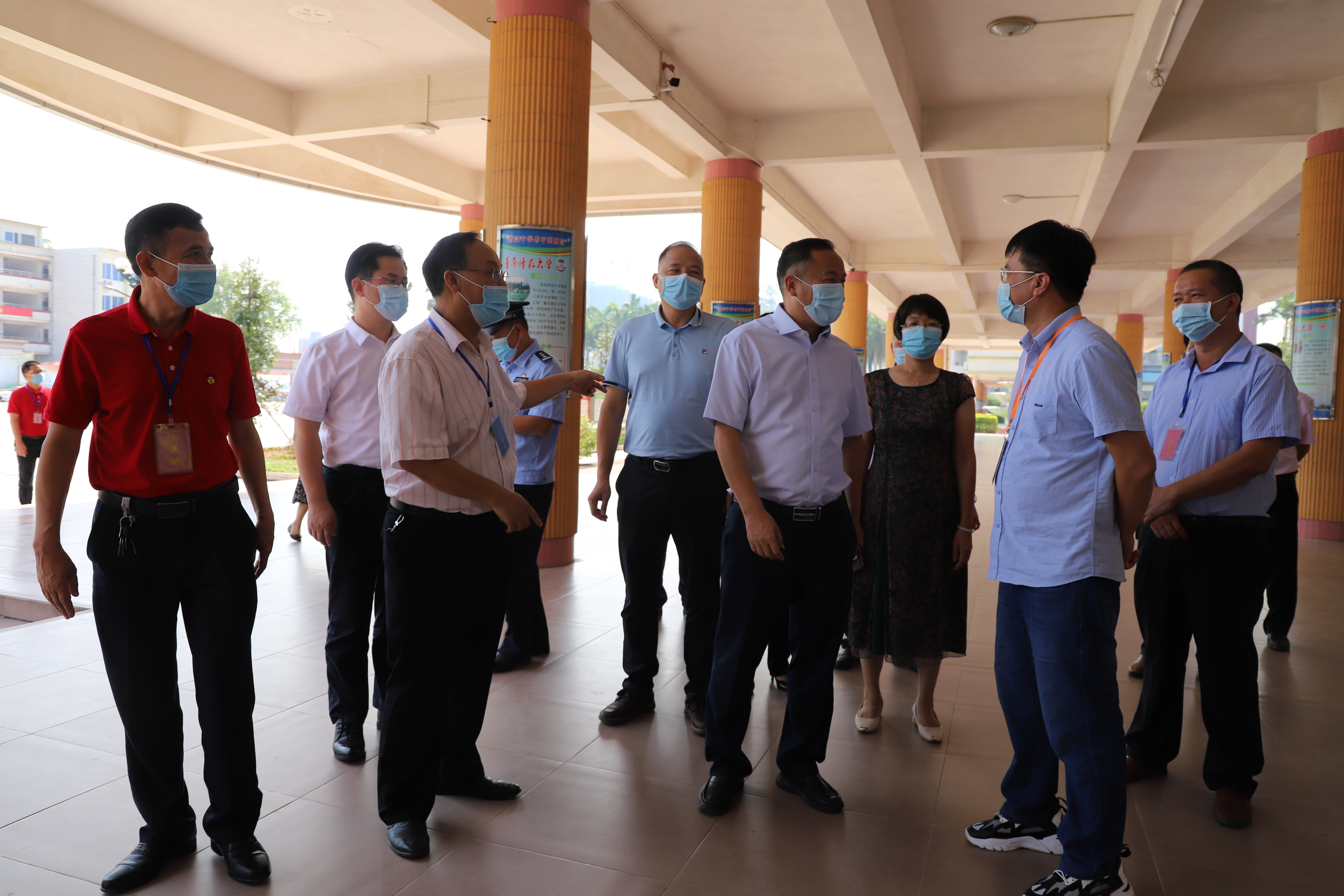 【高考进行时】县委书记梁子财等县领导莅临郁南县西江中学考点巡查