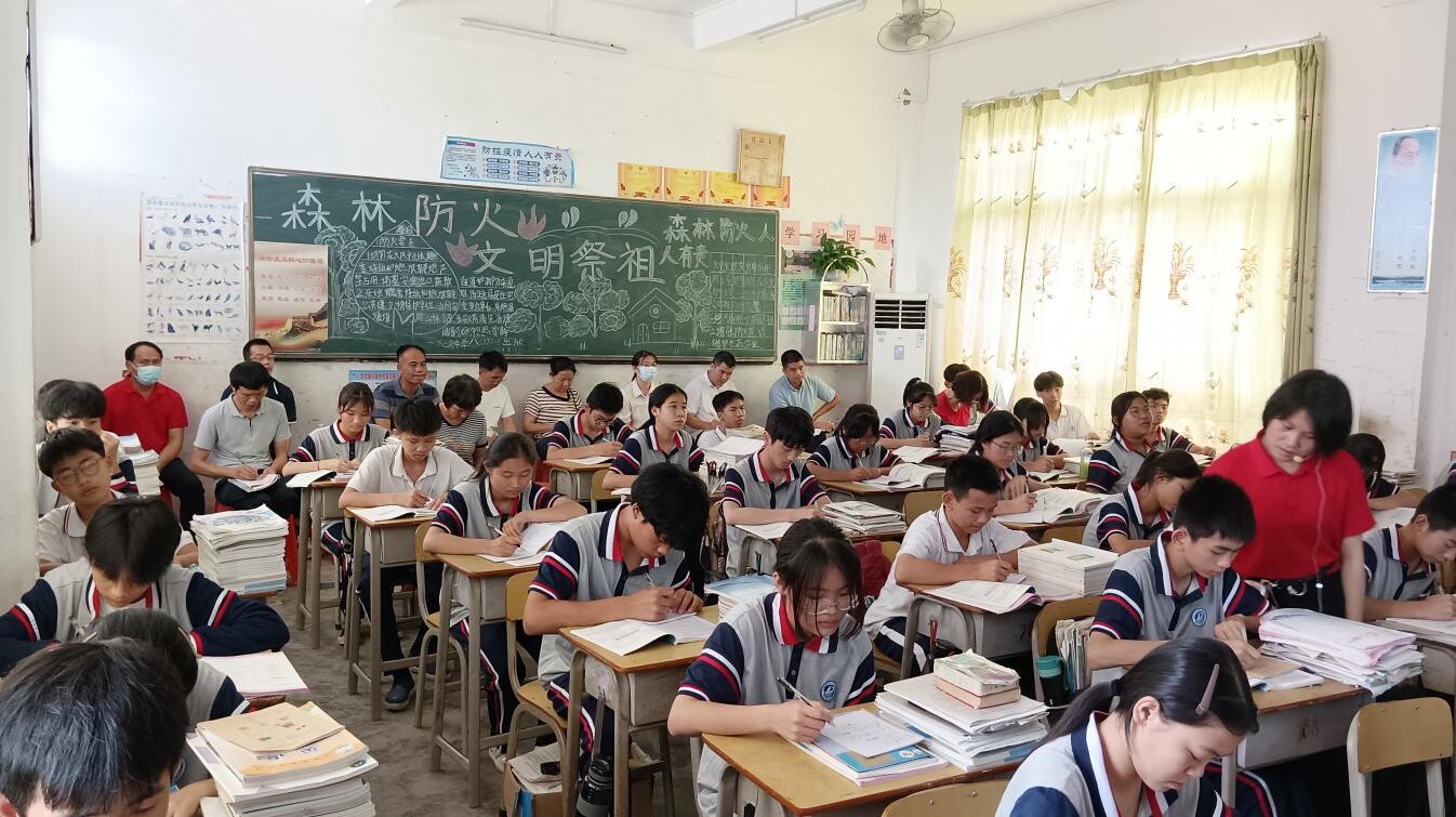 同课异构展风采合作共研促提升郁南县连滩中学教育集团暨中学片区三