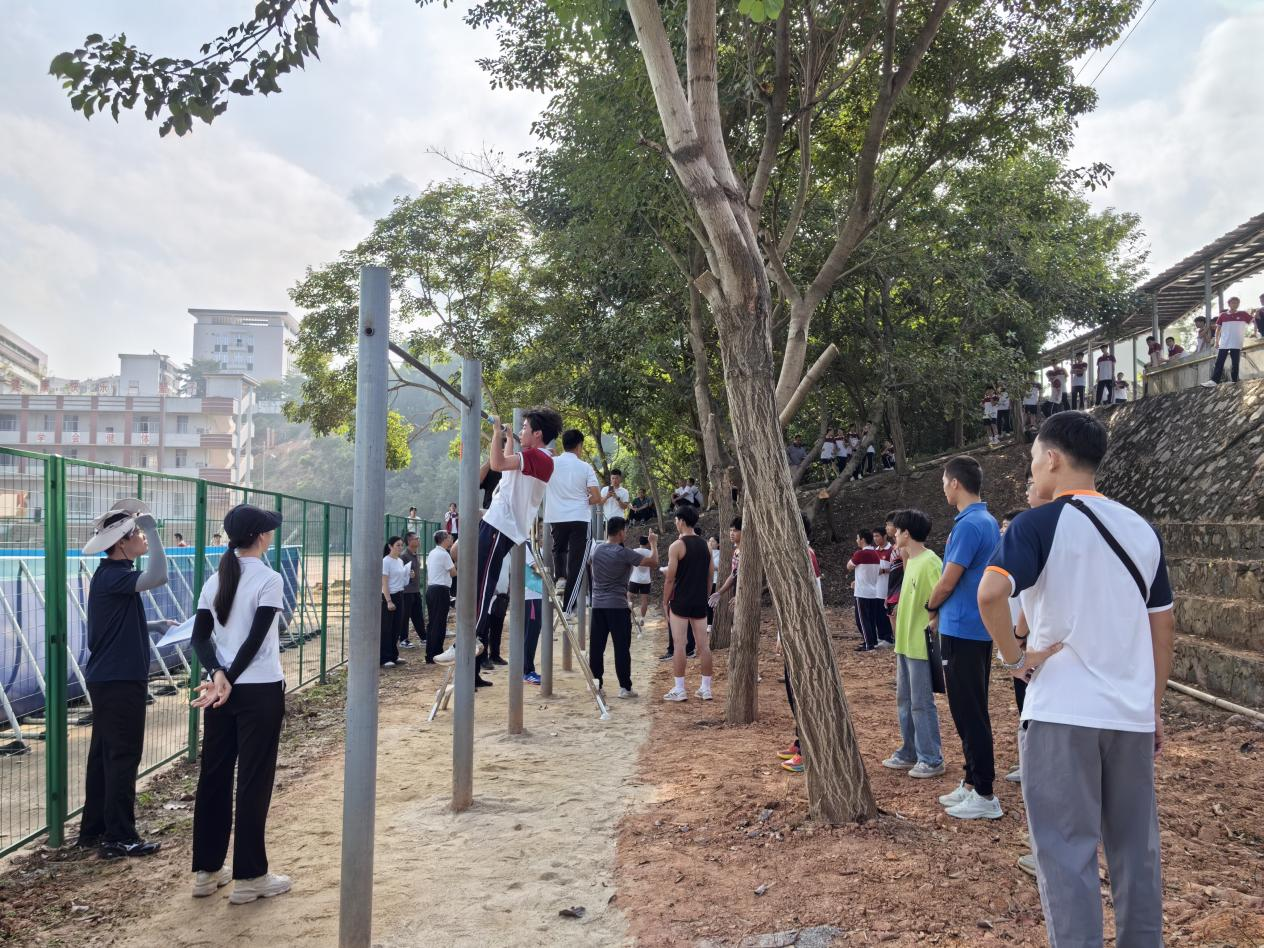 县教育局成功举办“青春云浮 三十而励”2024年高中学校引体向上及仰卧起坐比赛1.png