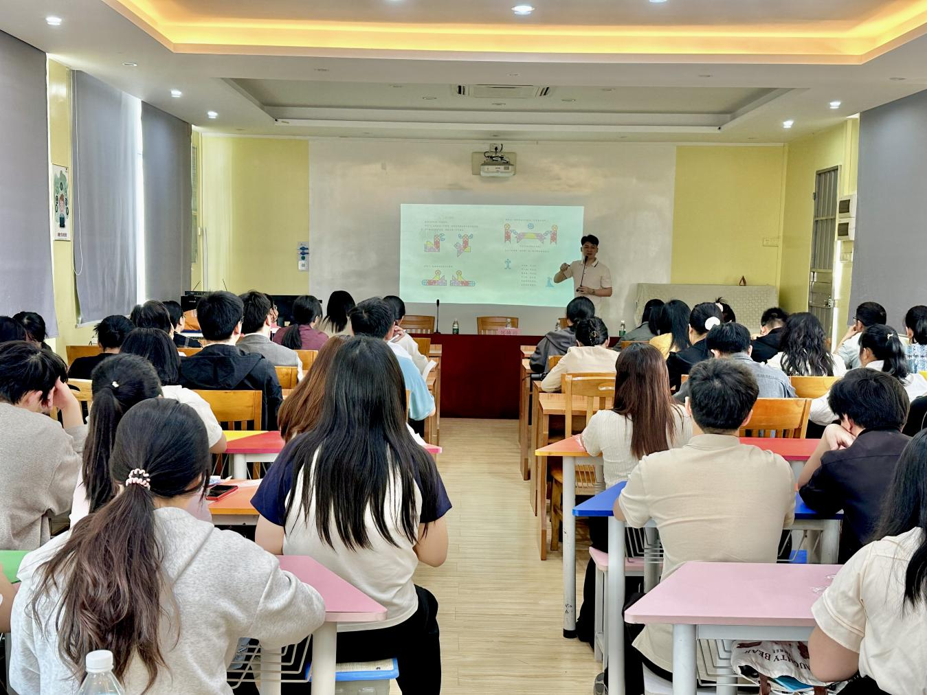 七巧启智，共促科技教育——云浮市第五届青少年科技七巧板创意制作竞赛教师培训班（郁南站）在都城镇锦江小学举办1.png