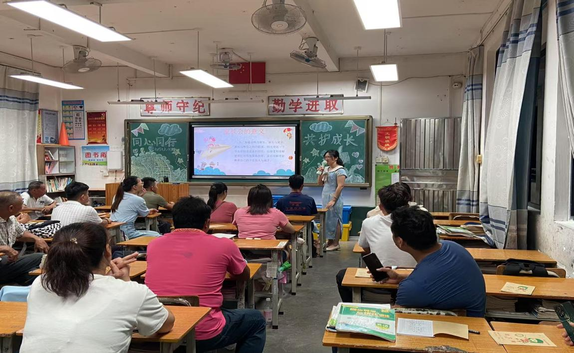 凝聚家校力量 守护童年梦想----郁南县河口镇中心小学召开2025年春季学期家长会3.png