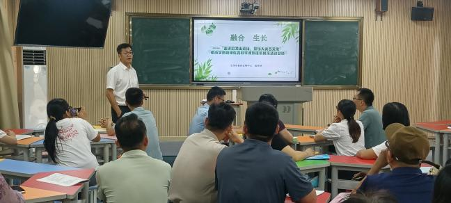 “融”乡土之韵 “育”思政之花——云浮市初中思政课优秀教学课例展示(郁南场次)暨乡士资源融入教学专题培训活动圆满举行7.png