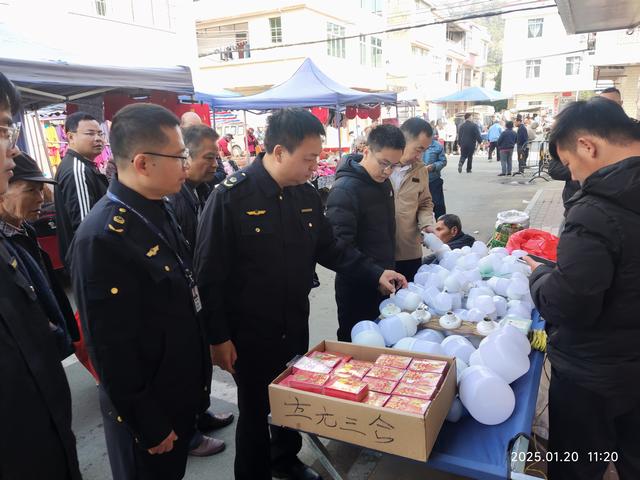 1.20龙圩区市场监管局到我县桂圩镇交流学习3.jpg