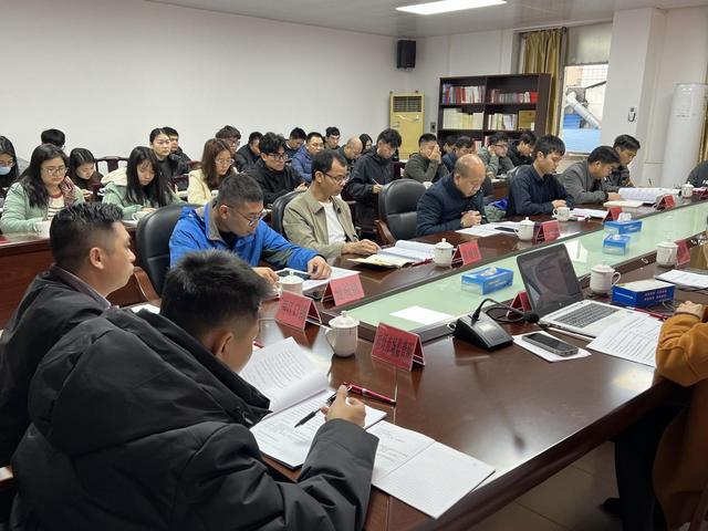 3.5郁南县市场监管局召开2025年度市场监管综合执法工作会议暨举办市场监管综合行政执法培训班照片1.jpg