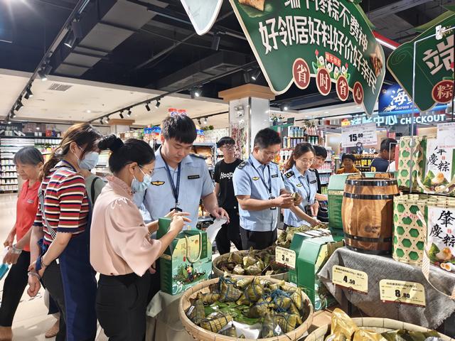 5.30,郁南县市场监督管理局开展端午节前食品安全专项检查行动照片1.jpg