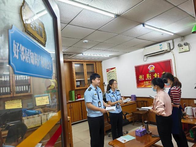 5.30，郁南县市场监督管理局开展2025年专业市场等重点领域知识产权保护专项行动照片2.jpg